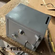 Cofre Concretado De 30cm Boca De Lobo Direto Da Fábrica Cinza