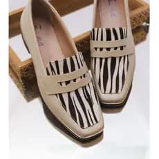 Sapato Social Feminino Couro Legítimo Animal Print com Fivela Elegante e Confortável