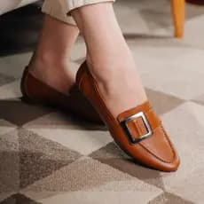 Sapato Eleonora Feminino em Couro com Fivela cor Caramelo