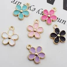 10Pcs Moda Liga Esmalte Margarida Flor Pingentes 1,2 * 1,5cm Acessórios De Bricolagem Fabricação De Jóias
