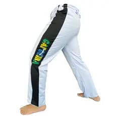 Calça Capoeira Bordada escrita Capoeira Bandeira