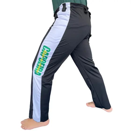 Calça Capoeira Bordada escrita Capoeira Rabo de Arraia