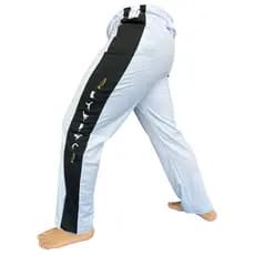 Calça Capoeira Bordada escrita Capoeira Bonecos