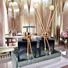 Kit Lavabo Sofisticado Para Presente C/ Bandeja Dourada Difusor Sabonete Líquido Premium Luxo Chique