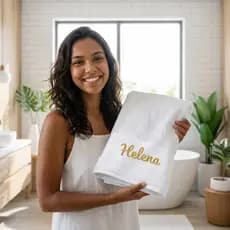 Toalha de Banho Personalizada com Nome Bordado Felpuda 400g/m² Algodão 70x140cm Toalha Bordada Luxo