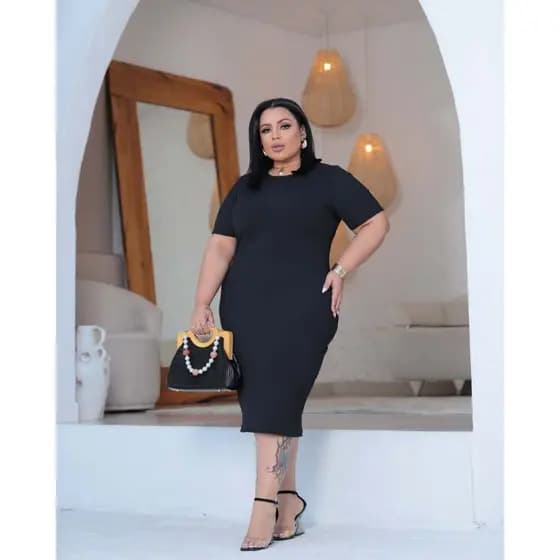 Vestido Preto Plus Size Tubinho Elegance Midi Canelado