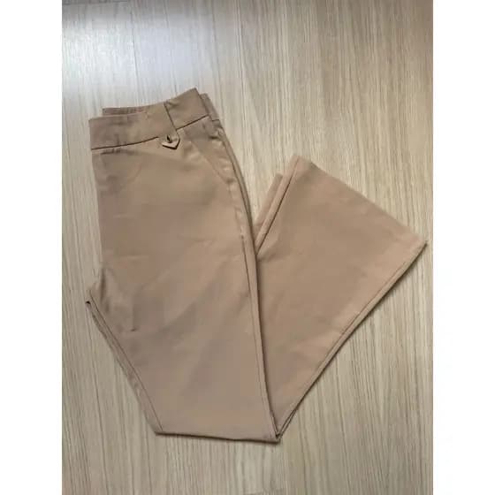 Calça alfaiataria flaire cor nude - Calça social bege - Roupa feminina executiva - Bazar/Brechó