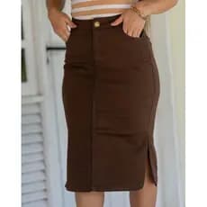 Saia Midi Marrom em Cetim com Lycra e Fenda Discreta Cor Chocolate Feminina Moda Evangélica REF 1240