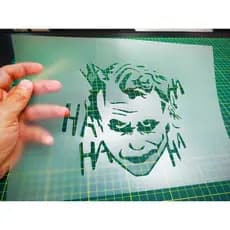 Stencil Coringa com Risada Hahaha para Aerografias e Pinturas