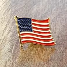 Broche USA Bandeira Oficial Estados Unidos Aço Banhado a Ouro