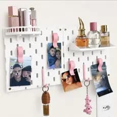 Pegboard 20×40cm Decorativo Expositor de Foto – Organize, Decore e Deixe Seu Cantinho com a Sua Cara