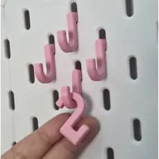 Ganchos Diversos para Pegboard Compatíveis com padrão IKEA SKADIS - Variedade de modelos e cores