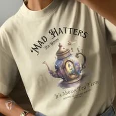 T-Shirt It's Always Tea Time | Estilo Lúdico com Bule Encantado