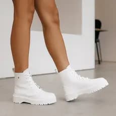 Coturno Feminino Bota Blogueira Plataforma Tratorada Baixa Rock Preto Branco