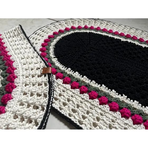 Par de tapetes Oval 2 Peças | Tapete para banheiro | Feito a mão | 70 cm X 54cm Pronta Entrega. Presente de dia das mães