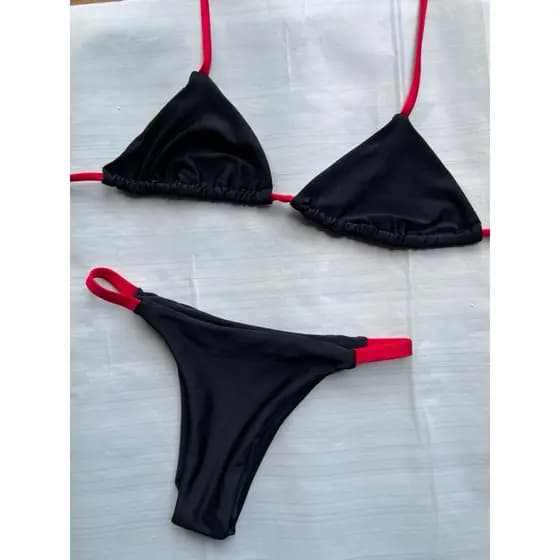 Biquíni preto com vermelho fita