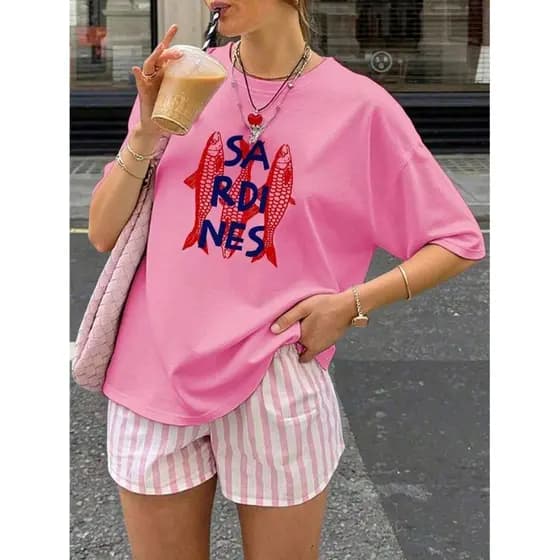 Camiseta de Manga Curta Casual de Verão para Mulheres com Estampa de Peixe e Letras