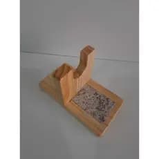 Suporte para pistola de cola quente em madeira pinus invernizada e proteção para pingos