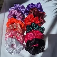 scrunchies de cetim xuxinhas de cetim