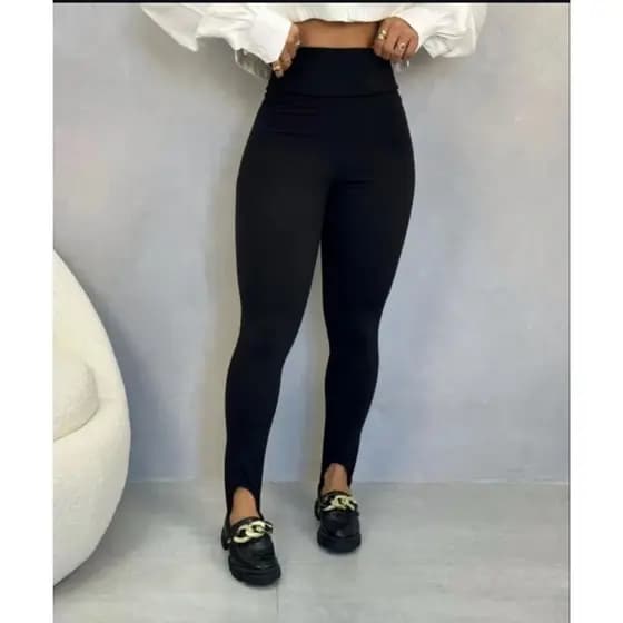 Calça legging com pézinho, tecido suplex flanelado. Ideal para o dia dia .Cintura alta, mais vendido