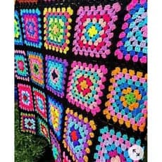 Manta de crochê colorida, quadradinhos da vovó
