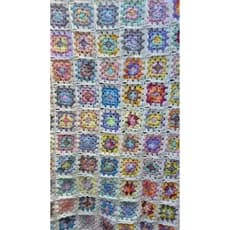 Manta de crochê com duas capas de almofadas, quadradinhos da vovó