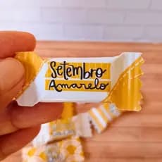 Bala Personalizada Mimos para Clientes Setembro Amarelo com Logo 50 unidades e 100 unidades