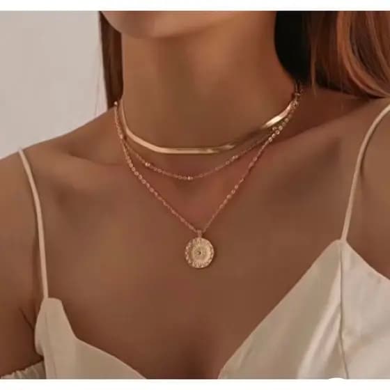 Colar Feminino Dourado Tripla  Camada Banhado a Ouro 18k+Brinde