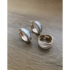 Conjunto Semi joias Esmaltada Branca Brincos Argolas e Anel Regulável