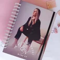 AGENDA PERSONALIZADA 2026 ou 2027 1 PÁGINA POR DIA   - Personalizada com sua arte, foto ou logotipo