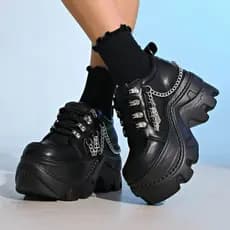 2025 Novos Sapatos Grossos Punk Gótico Para Mulheres Cunhas PU Preto Corrente Decoração Plataforma Casuais