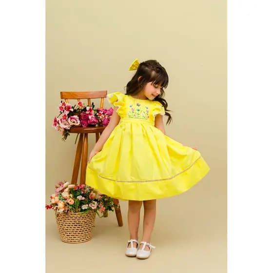vestido Nanda amarelo bordado aniversário