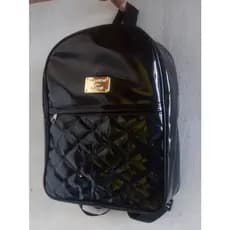 Mochila Feminina Verniz Brilhante Linda e Resistente