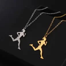 Colar Feminino Corredora Aço Inoxidável Pingente Mulher Maratonista Atleta Fitness de Corrida Cordão