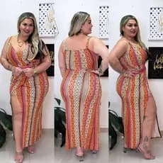 Vestido longo Plus Size com fenda decotado