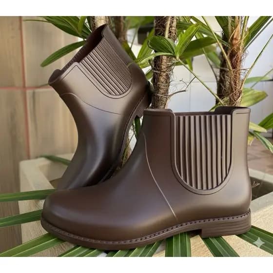 BOTA GALOCHA EM PVC IMPERMEÁVEL E ANTI DERRAPANTE LIMPEZA JARDINAGEM NÃO ENTRA ÁGUA