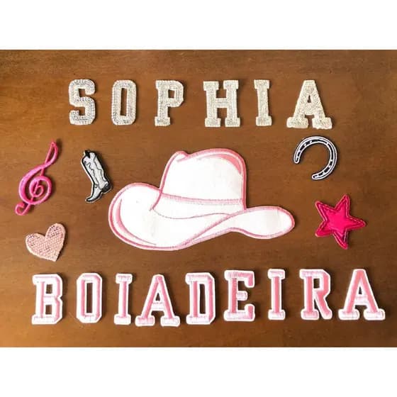 Kit 4 letra Lantejoula Prata + 9 letra Rosa Lisa + 5 Figuras Chapeu Boiadeira Patch Termocolante