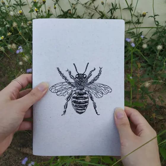 CADERNO / SKETCHBOOK ABELHA A5 para escrita, bullet journal, desenho, diário, planner,  pontilhado, pautado e liso.
