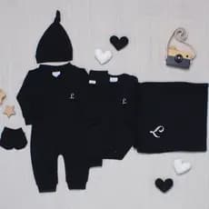 Saída Maternidade Bebê Menino Menina 06 Peças Preto com Bordado Personalizado Letra Inicial do Nome