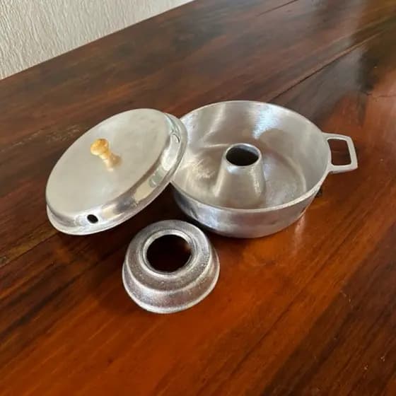 Forma de bolo Nº 26 - Assadeira de bolo grande Alumínio Batido Fundido Polido c tampa e queimador