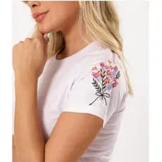 Tshirt Camiseta Feminina em Algodão de Qualidade Preta com Bordado na Manga Branca ramo de flores