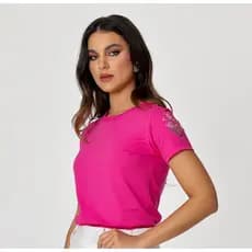 Tshirt Camiseta Feminina em Algodão Pink com Bordado na Manga Buquet de Flores