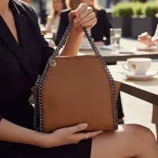 Xaviera Bolsa Transversal Feminina com Corrente e Design Moderno