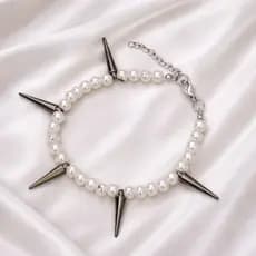 Pulseira Véu de Espinhos artesanal pérolas e espinhos estilo alternativo