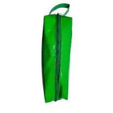 Estojo necessaire verde brilhante c/ alça da GUM — prática, estiloso, moderno & bastante elegante!