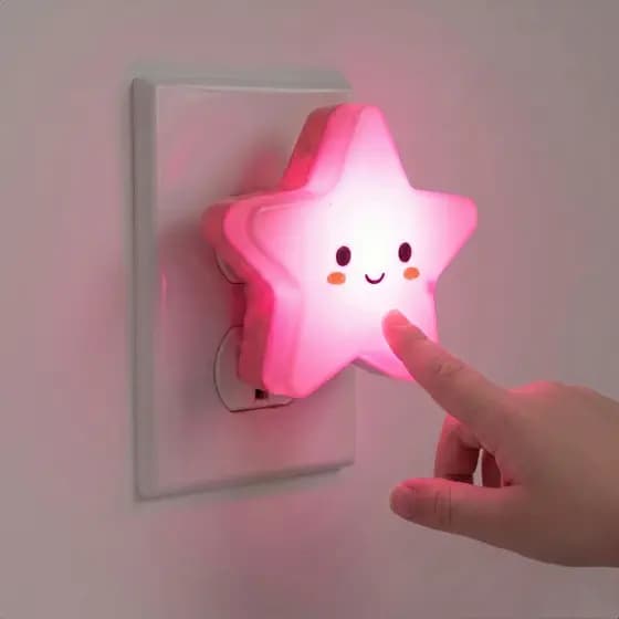 Luminária Noturna Estrela LED Colorida Quarto Infantil Decoração 1W Bivolt Luz Suave Tomada Parede