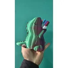Porta caneta/ dinossauro/ canetas/ lápis/ material escolar/ suporte pra canetas e lápis