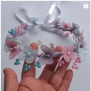 Coroa aramada com Pérolas, Mini Flores e Borboletas –tiara com borboleta, tiara de fada, tiara infantil, tiara com flore