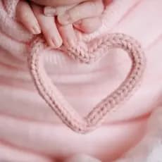 Mini coração em tricotin para ensaio newborn
