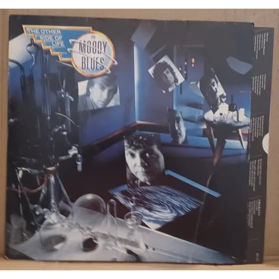 LP Disco De Vinil The Moody Blues - The Other Side Of Life - C/ Encarte LP VG Capa VG Ler Descrição